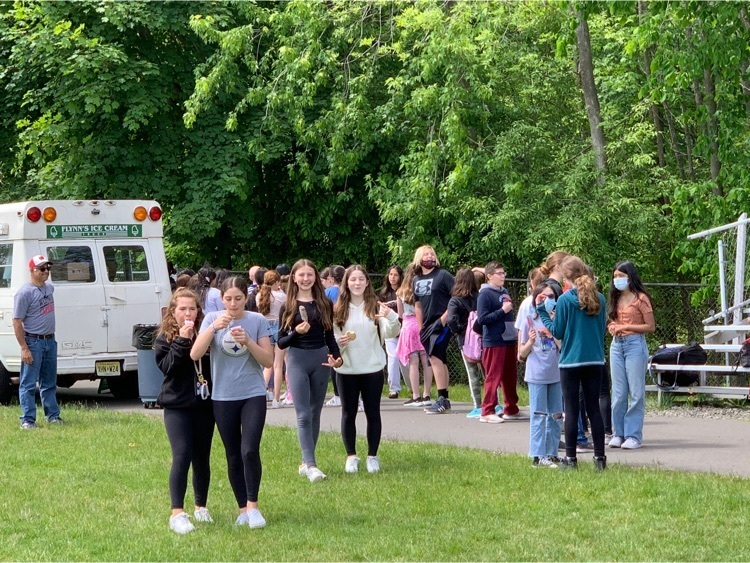 students getting ice cream 