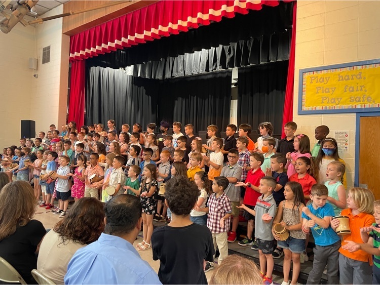 JFG students singing and dancing during their concert