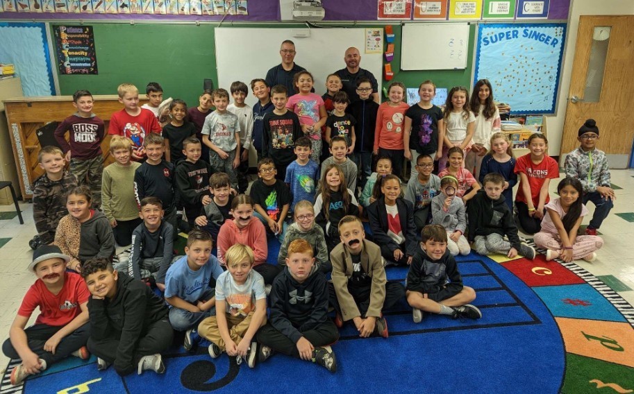 Thank you @WashTwpPolice and @SkinnsWTPD for helping our 3rd graders kick off their Mystery Unit! We enjoyed the time you spent with our students! #JustFocusonGrowing
