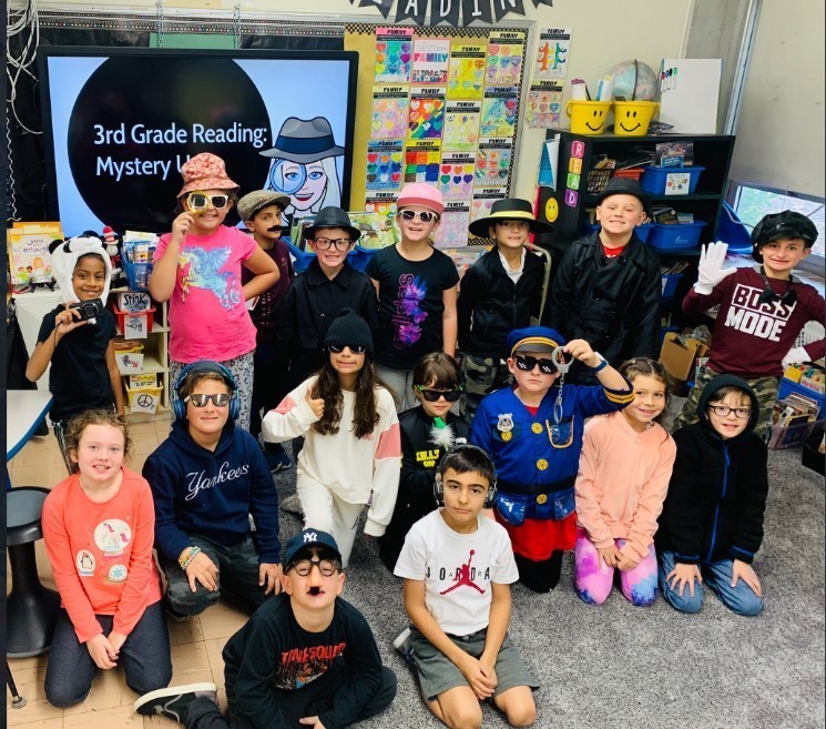 Thank you  @WashTwpPolice  and  @SkinnsWTPD  for helping our 3rd graders kick off their Mystery Unit! We enjoyed the time you spent with our students! #JustFocusonGrowing