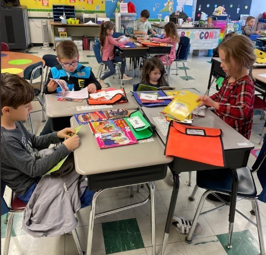 Building reading stamina using what our emergent readers have an interest in and choice in reading! #JustFocusonGrowing
