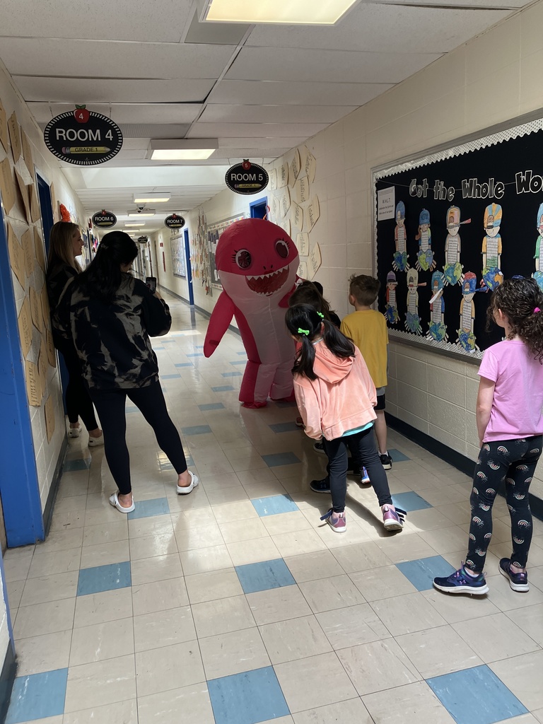 Sheri the Shark visited our kindergarten classroom to take them on a digraph word hunt! Nothing fills my heart more than watching our teachers' creativity make learning come to life! Stay focused JFG! #JustFocusonGrowing